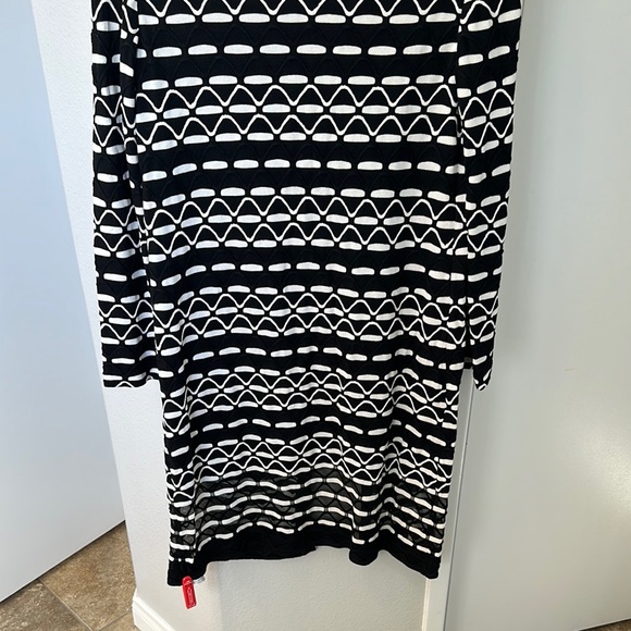 St. John Black and White Sweater - Picture 5 of 6